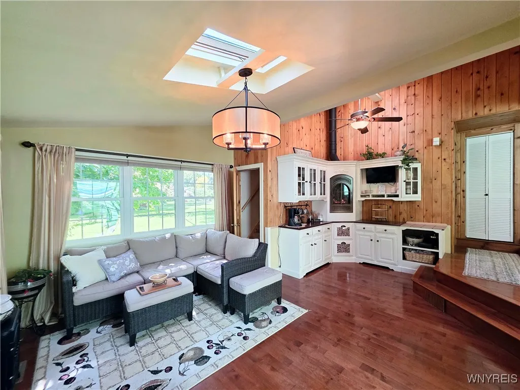 3666 South Hill Road, Hamburg, New York 14075, Hamburg, New York 14075, 3 Bedrooms Bedrooms, 9 Rooms Rooms,2 BathroomsBathrooms,Residential,Closed,3666 South Hill Road, Hamburg, New York 14075,B1606920