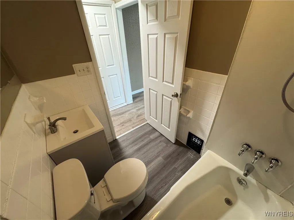 171 56th Street, Niagara Falls, New York 14304, Niagara Falls, New York 14304, 4 Bedrooms Bedrooms, 9 Rooms Rooms,2 BathroomsBathrooms,Residential,Closed,171 56th Street, Niagara Falls, New York 14304,B1606520