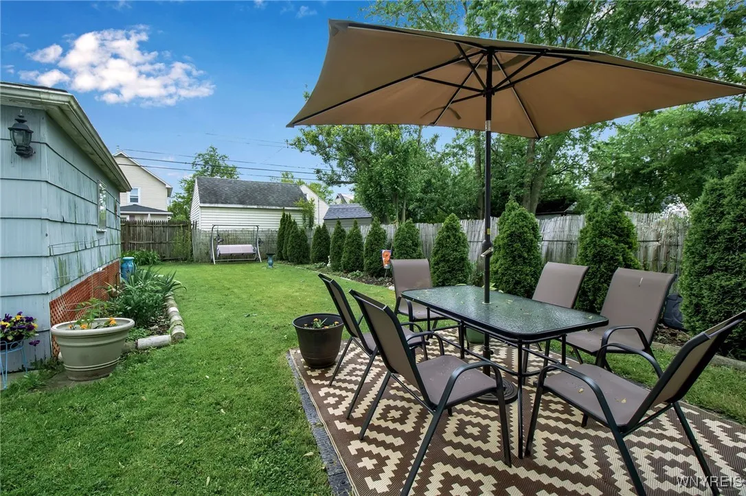 202 Tremaine Avenue, Tonawanda-town, New York 1421, Tonawanda, New York 14217, 4 Bedrooms Bedrooms, ,2 BathroomsBathrooms,Residential,Closed,202 Tremaine Avenue, Tonawanda-town, New York 1421,B1609612