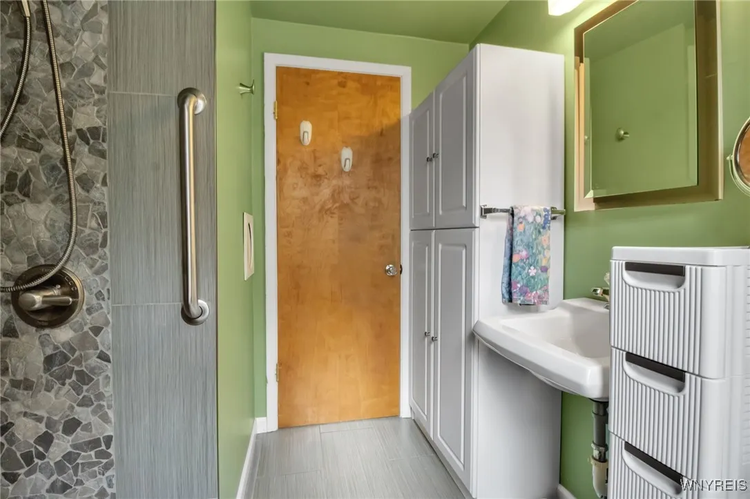 Bathroom 1st floor