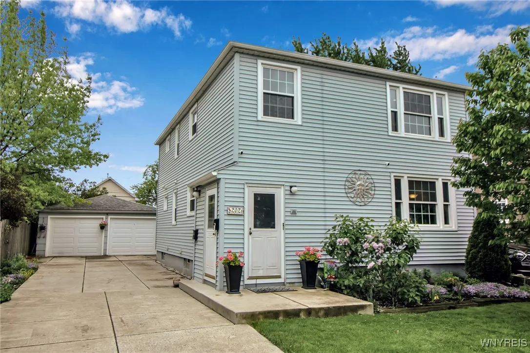 202 Tremaine Avenue, Tonawanda-town, New York 1421, Tonawanda, New York 14217, 4 Bedrooms Bedrooms, ,2 BathroomsBathrooms,Residential,Closed,202 Tremaine Avenue, Tonawanda-town, New York 1421,B1609612