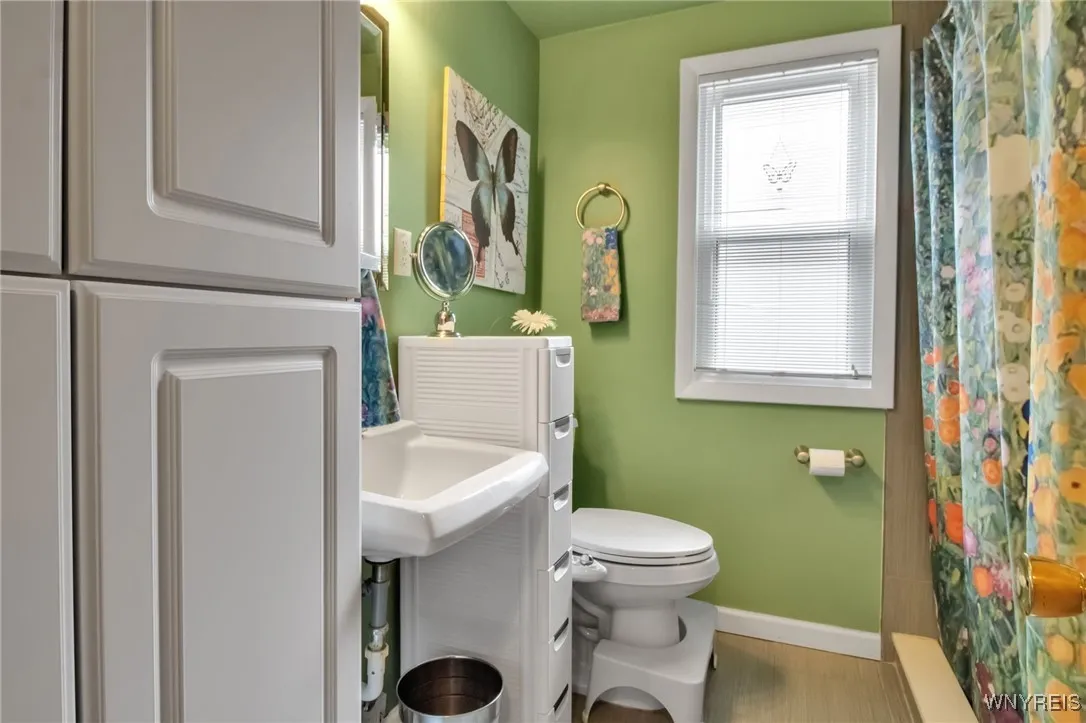 202 Tremaine Avenue, Tonawanda-town, New York 1421, Tonawanda, New York 14217, 4 Bedrooms Bedrooms, ,2 BathroomsBathrooms,Residential,Closed,202 Tremaine Avenue, Tonawanda-town, New York 1421,B1609612