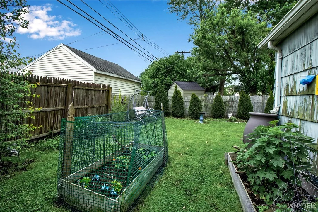 202 Tremaine Avenue, Tonawanda-town, New York 1421, Tonawanda, New York 14217, 4 Bedrooms Bedrooms, ,2 BathroomsBathrooms,Residential,Closed,202 Tremaine Avenue, Tonawanda-town, New York 1421,B1609612