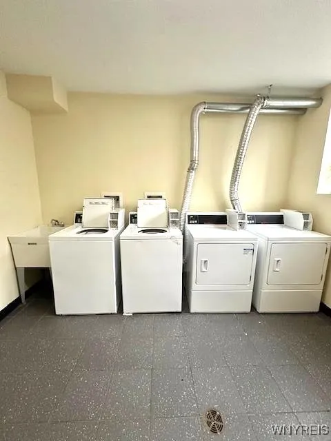Laundy room.
