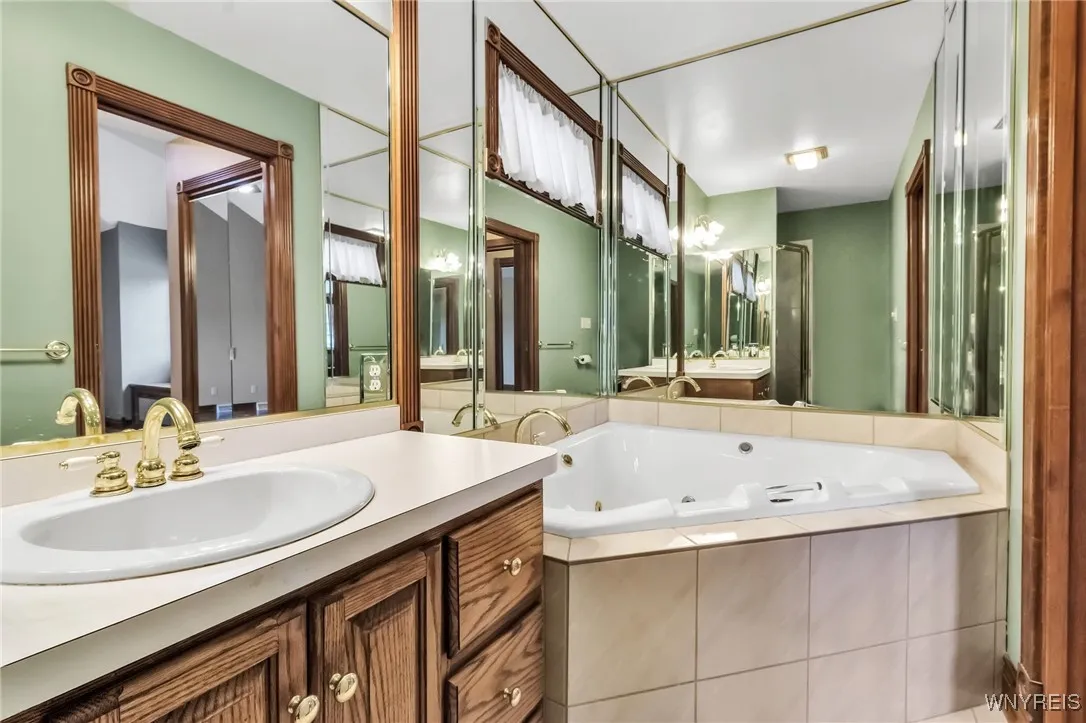 6675 Rohr Street, Wheatfield, New York 14304, Wheatfield, New York 14304, 3 Bedrooms Bedrooms, 9 Rooms Rooms,3 BathroomsBathrooms,Residential,Closed,6675 Rohr Street, Wheatfield, New York 14304,0,B1609615