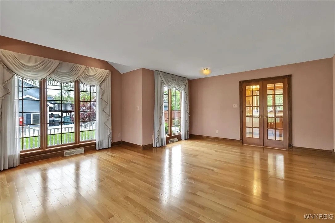 6675 Rohr Street, Wheatfield, New York 14304, Wheatfield, New York 14304, 3 Bedrooms Bedrooms, 9 Rooms Rooms,3 BathroomsBathrooms,Residential,Closed,6675 Rohr Street, Wheatfield, New York 14304,0,B1609615