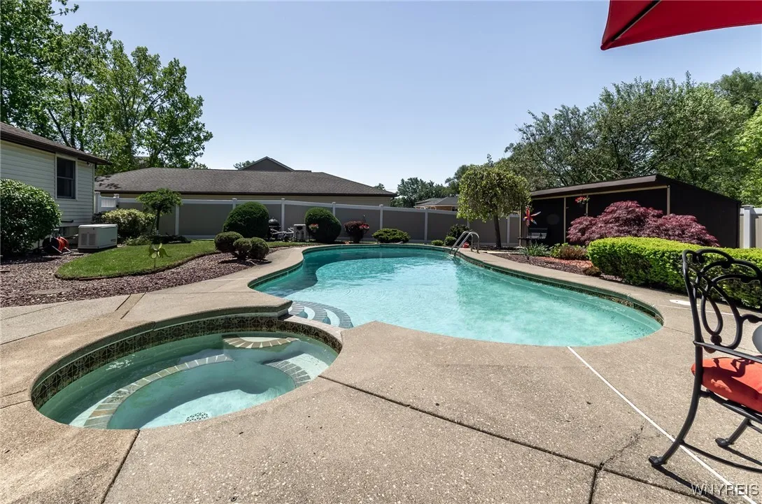 13 Robin Court, West Seneca, New York 14224, West Seneca, New York 14224, 3 Bedrooms Bedrooms, 7 Rooms Rooms,1 BathroomBathrooms,Residential,Closed,13 Robin Court, West Seneca, New York 14224,B1609664