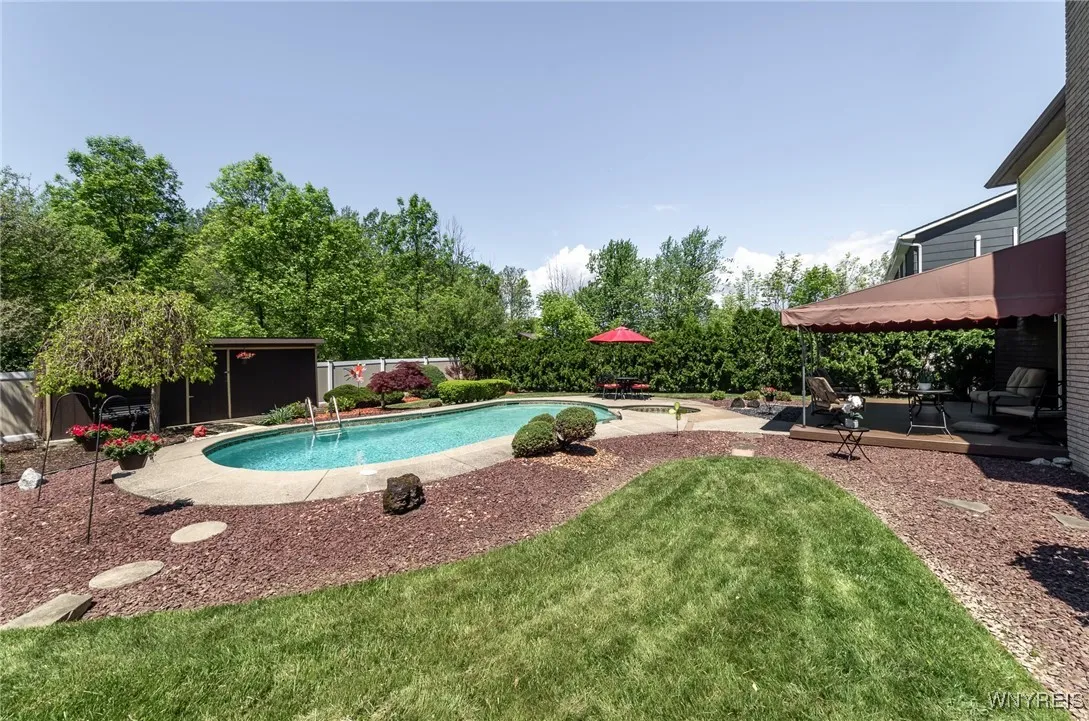 13 Robin Court, West Seneca, New York 14224, West Seneca, New York 14224, 3 Bedrooms Bedrooms, 7 Rooms Rooms,1 BathroomBathrooms,Residential,Closed,13 Robin Court, West Seneca, New York 14224,B1609664