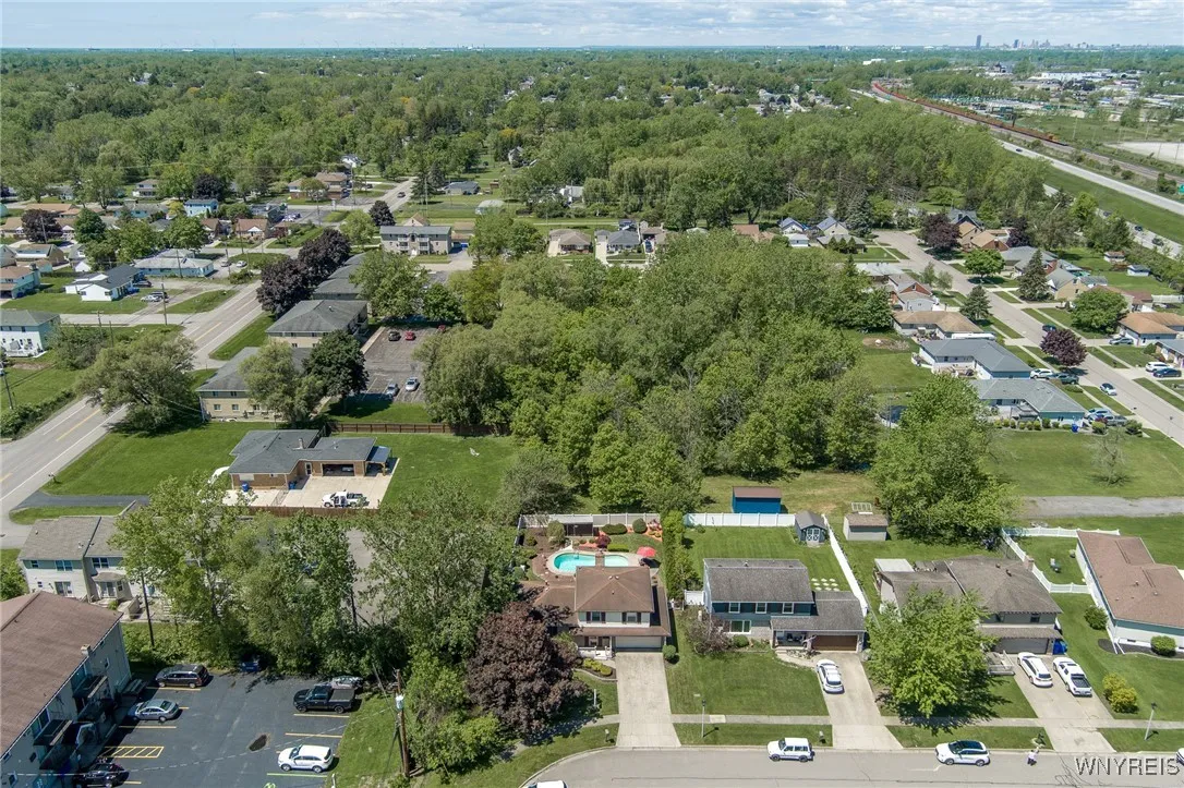 13 Robin Court, West Seneca, New York 14224, West Seneca, New York 14224, 3 Bedrooms Bedrooms, 7 Rooms Rooms,1 BathroomBathrooms,Residential,Closed,13 Robin Court, West Seneca, New York 14224,B1609664