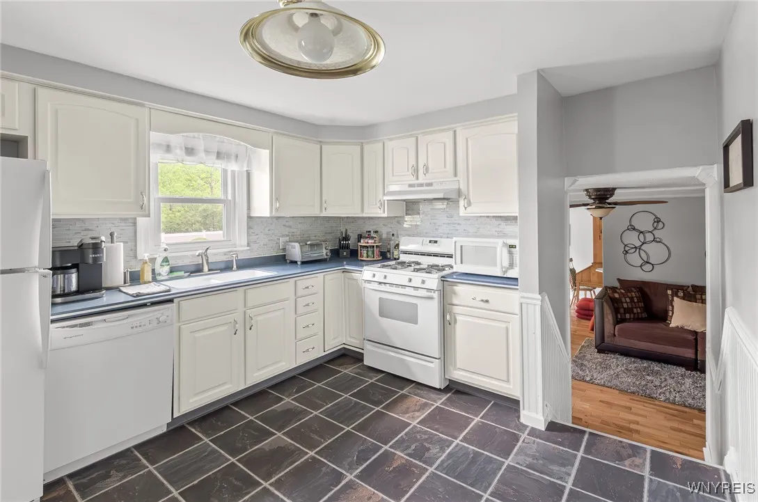 13 Robin Court, West Seneca, New York 14224, West Seneca, New York 14224, 3 Bedrooms Bedrooms, 7 Rooms Rooms,1 BathroomBathrooms,Residential,Closed,13 Robin Court, West Seneca, New York 14224,B1609664