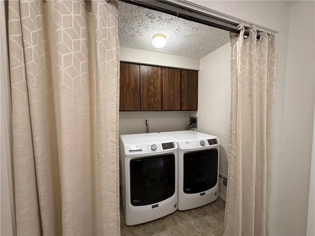 300 Amy Lane, Clarkson, New York 14420, Clarkson, New York 14420, 3 Bedrooms Bedrooms, 9 Rooms Rooms,2 BathroomsBathrooms,Residential,Closed,300 Amy Lane, Clarkson, New York 14420,R1609127