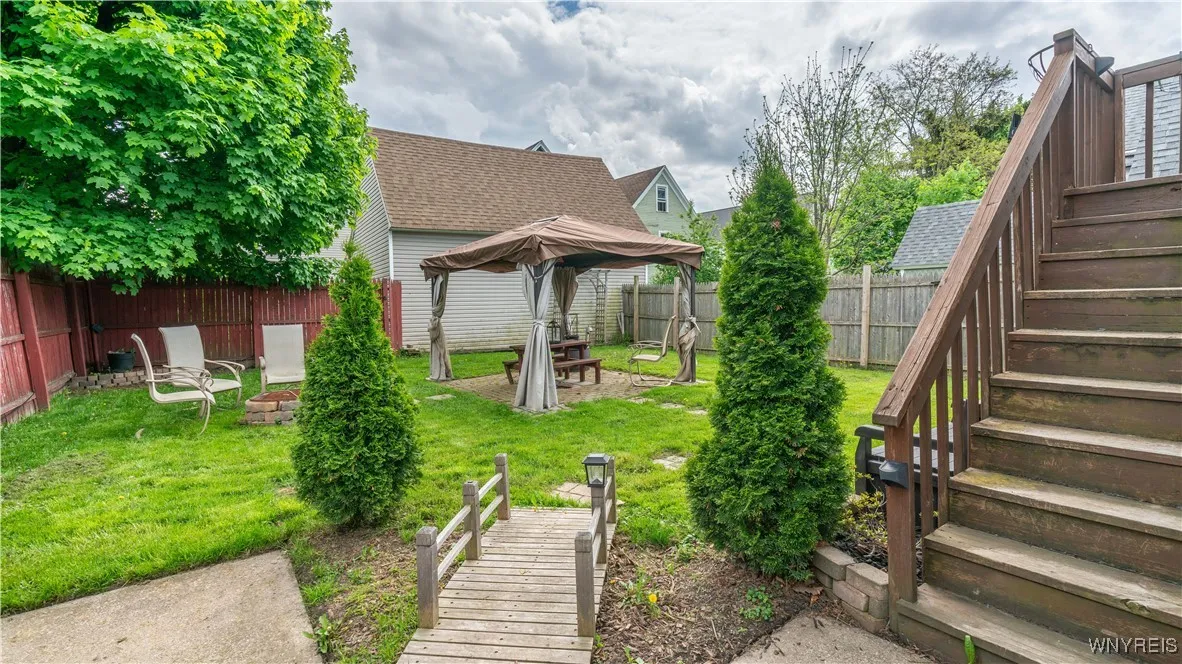 35 Duerstein Street, Buffalo, New York 14210, Buffalo, New York 14210, 6 Bedrooms Bedrooms, ,2 BathroomsBathrooms,Residential,Closed,35 Duerstein Street, Buffalo, New York 14210,B1609687