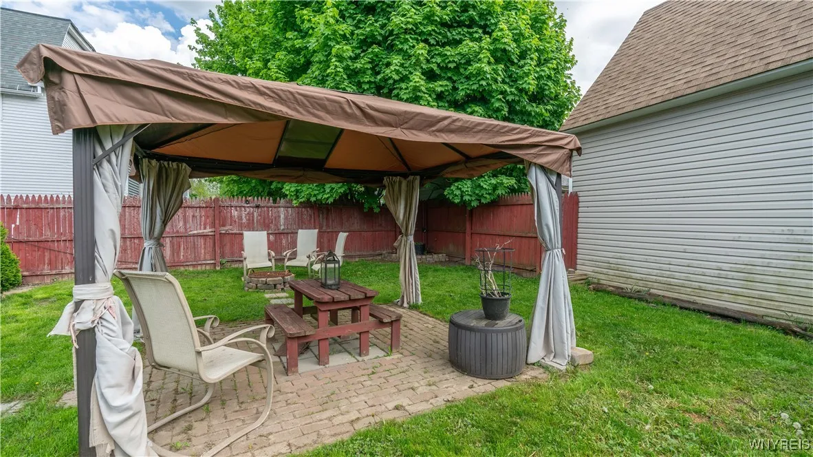 35 Duerstein Street, Buffalo, New York 14210, Buffalo, New York 14210, 6 Bedrooms Bedrooms, ,2 BathroomsBathrooms,Residential,Closed,35 Duerstein Street, Buffalo, New York 14210,B1609687