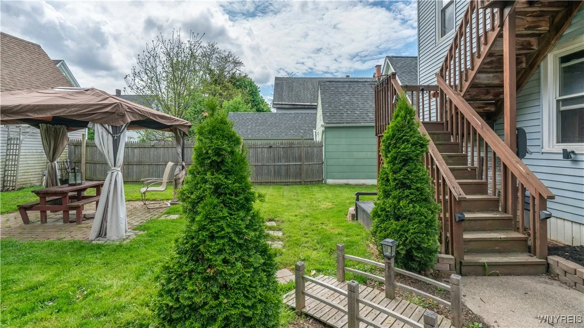 35 Duerstein Street, Buffalo, New York 14210, Buffalo, New York 14210, 6 Bedrooms Bedrooms, ,2 BathroomsBathrooms,Residential,Closed,35 Duerstein Street, Buffalo, New York 14210,B1609687