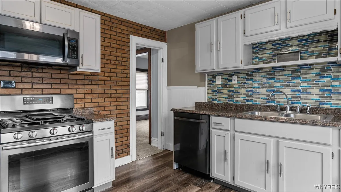 35 Duerstein Street, Buffalo, New York 14210, Buffalo, New York 14210, 6 Bedrooms Bedrooms, ,2 BathroomsBathrooms,Residential,Closed,35 Duerstein Street, Buffalo, New York 14210,B1609687