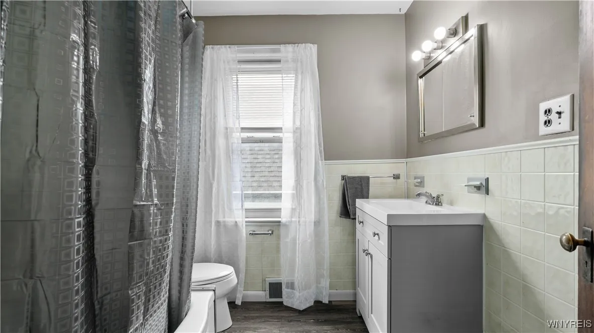 35 Duerstein Street, Buffalo, New York 14210, Buffalo, New York 14210, 6 Bedrooms Bedrooms, ,2 BathroomsBathrooms,Residential,Closed,35 Duerstein Street, Buffalo, New York 14210,B1609687