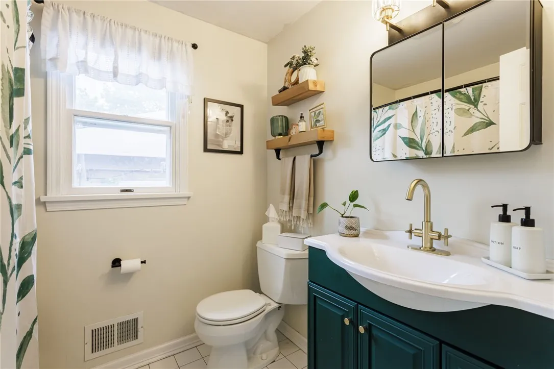 25 Selkirk Drive, Greece, New York 14626, Greece, New York 14626, 3 Bedrooms Bedrooms, 6 Rooms Rooms,1 BathroomBathrooms,Residential,Closed,25 Selkirk Drive, Greece, New York 14626,R1608429