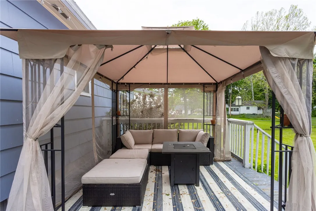 25 Selkirk Drive, Greece, New York 14626, Greece, New York 14626, 3 Bedrooms Bedrooms, 6 Rooms Rooms,1 BathroomBathrooms,Residential,Closed,25 Selkirk Drive, Greece, New York 14626,R1608429