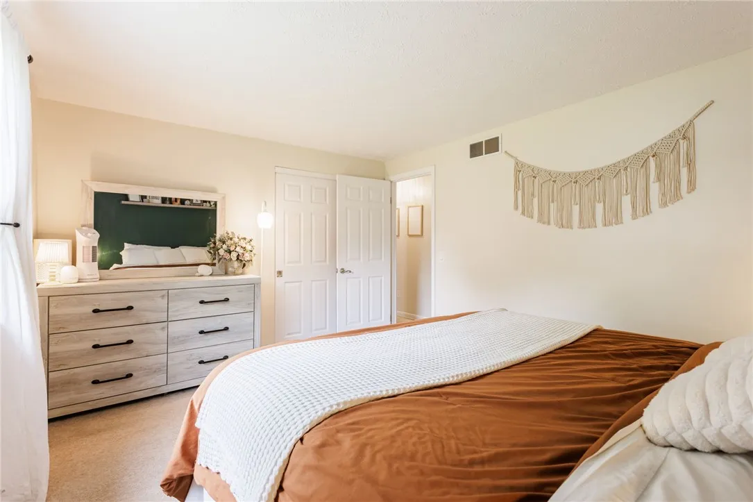 25 Selkirk Drive, Greece, New York 14626, Greece, New York 14626, 3 Bedrooms Bedrooms, 6 Rooms Rooms,1 BathroomBathrooms,Residential,Closed,25 Selkirk Drive, Greece, New York 14626,R1608429