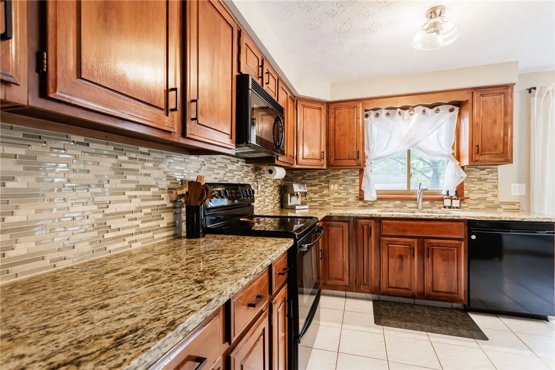 25 Selkirk Drive, Greece, New York 14626, Greece, New York 14626, 3 Bedrooms Bedrooms, 6 Rooms Rooms,1 BathroomBathrooms,Residential,Closed,25 Selkirk Drive, Greece, New York 14626,R1608429