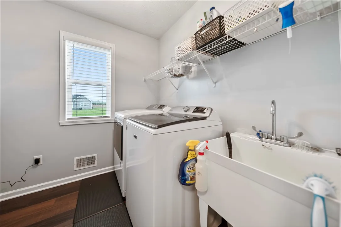 214 Blue Mountain Drive, Parma, New York 14468, Parma, New York 14468, 3 Bedrooms Bedrooms, 8 Rooms Rooms,2 BathroomsBathrooms,Residential,Closed,214 Blue Mountain Drive, Parma, New York 14468,R1608372