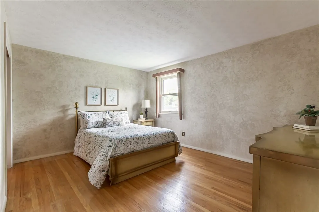 63 Shadywood Drive, Gates, New York 14606, Gates, New York 14606, 4 Bedrooms Bedrooms, 8 Rooms Rooms,2 BathroomsBathrooms,Residential,Closed,63 Shadywood Drive, Gates, New York 14606,R1608496