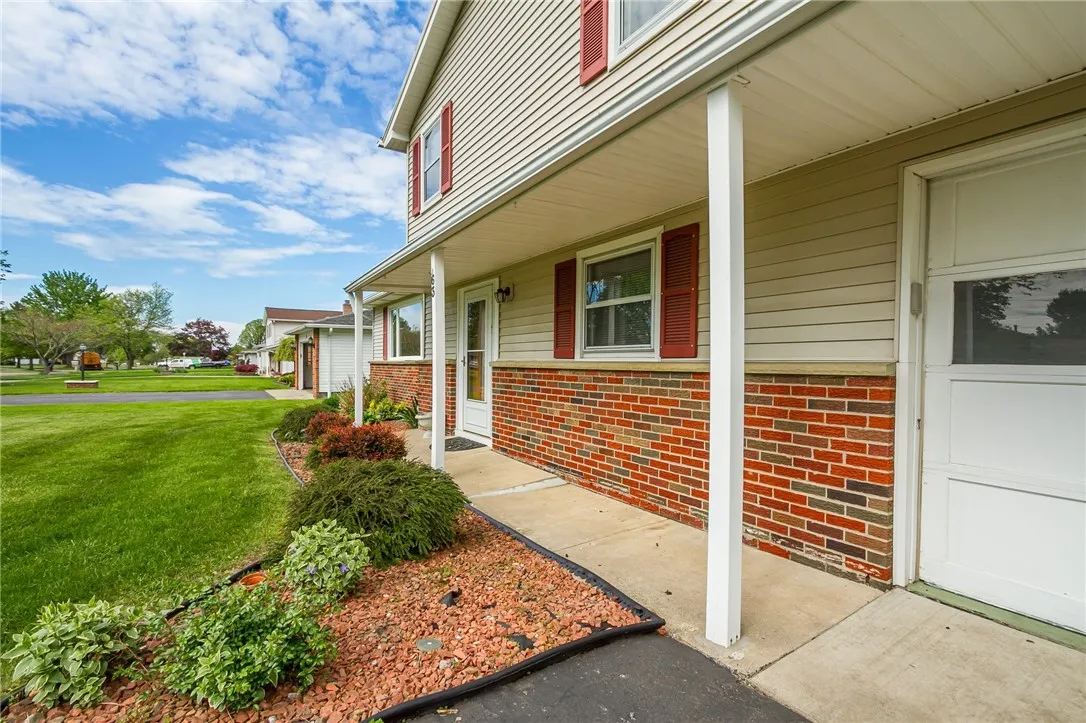 63 Shadywood Drive, Gates, New York 14606, Gates, New York 14606, 4 Bedrooms Bedrooms, 8 Rooms Rooms,2 BathroomsBathrooms,Residential,Closed,63 Shadywood Drive, Gates, New York 14606,R1608496
