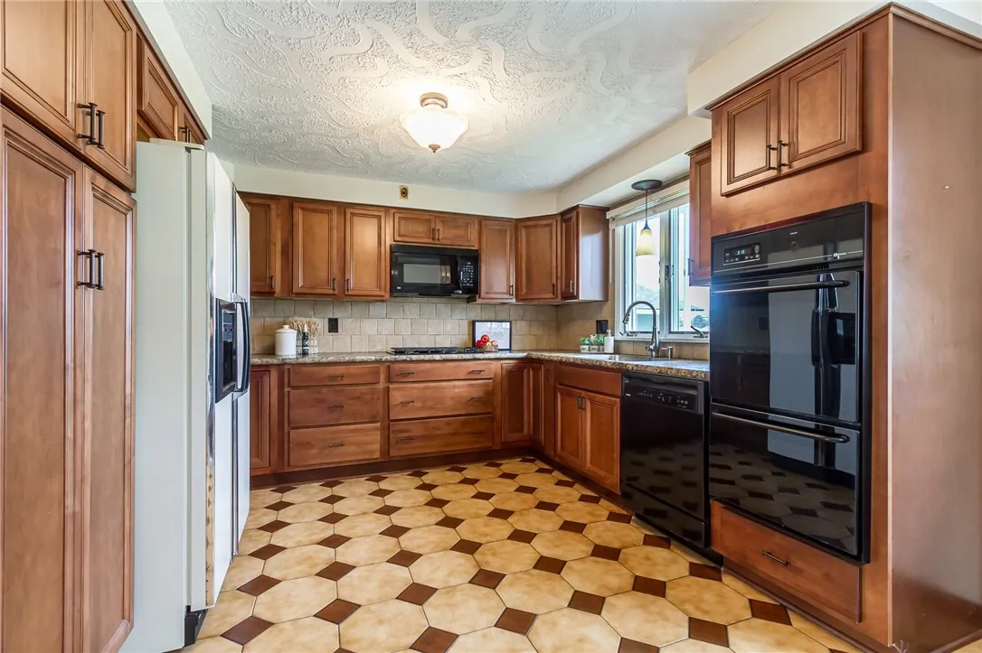 63 Shadywood Drive, Gates, New York 14606, Gates, New York 14606, 4 Bedrooms Bedrooms, 8 Rooms Rooms,2 BathroomsBathrooms,Residential,Closed,63 Shadywood Drive, Gates, New York 14606,R1608496