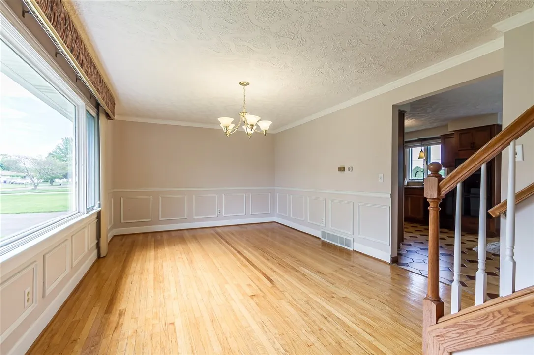 63 Shadywood Drive, Gates, New York 14606, Gates, New York 14606, 4 Bedrooms Bedrooms, 8 Rooms Rooms,2 BathroomsBathrooms,Residential,Closed,63 Shadywood Drive, Gates, New York 14606,R1608496