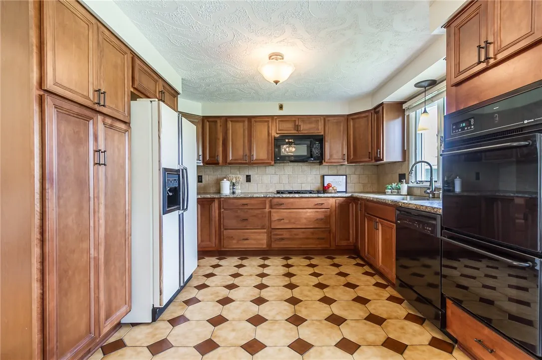 63 Shadywood Drive, Gates, New York 14606, Gates, New York 14606, 4 Bedrooms Bedrooms, 8 Rooms Rooms,2 BathroomsBathrooms,Residential,Closed,63 Shadywood Drive, Gates, New York 14606,R1608496