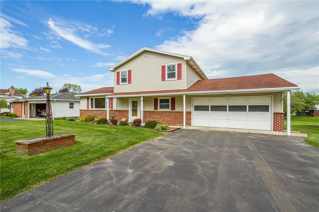 63 Shadywood Drive, Gates, New York 14606, Gates, New York 14606, 4 Bedrooms Bedrooms, 8 Rooms Rooms,2 BathroomsBathrooms,Residential,Closed,63 Shadywood Drive, Gates, New York 14606,R1608496