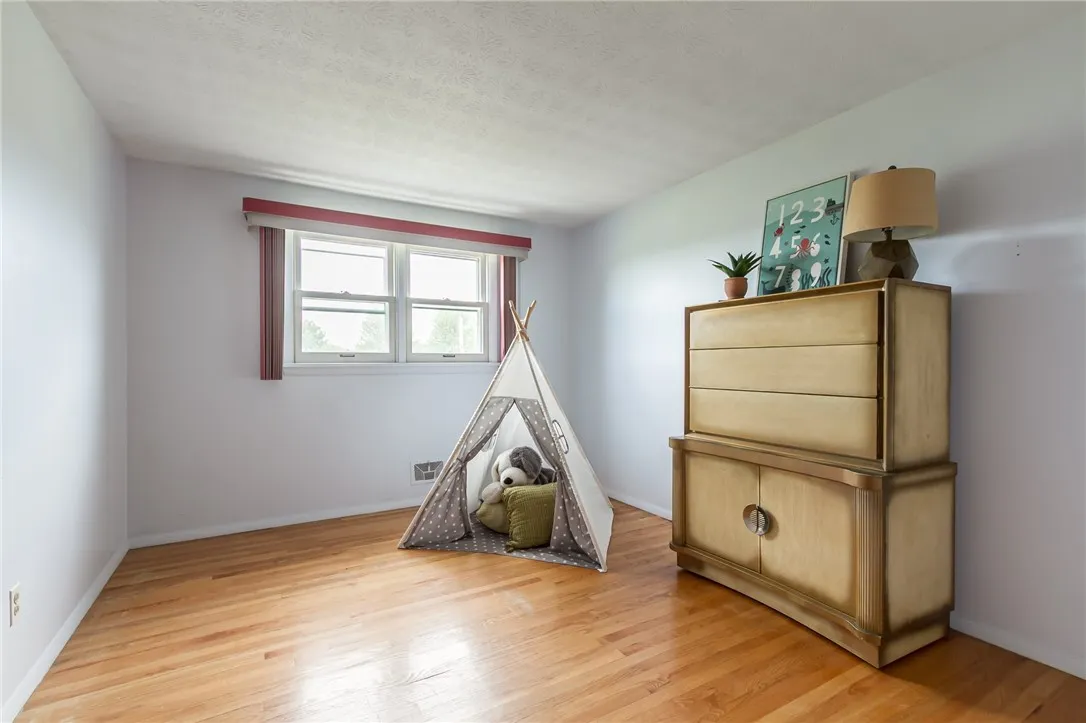 63 Shadywood Drive, Gates, New York 14606, Gates, New York 14606, 4 Bedrooms Bedrooms, 8 Rooms Rooms,2 BathroomsBathrooms,Residential,Closed,63 Shadywood Drive, Gates, New York 14606,R1608496