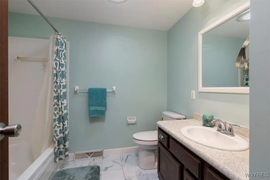 Full Bathroom 2