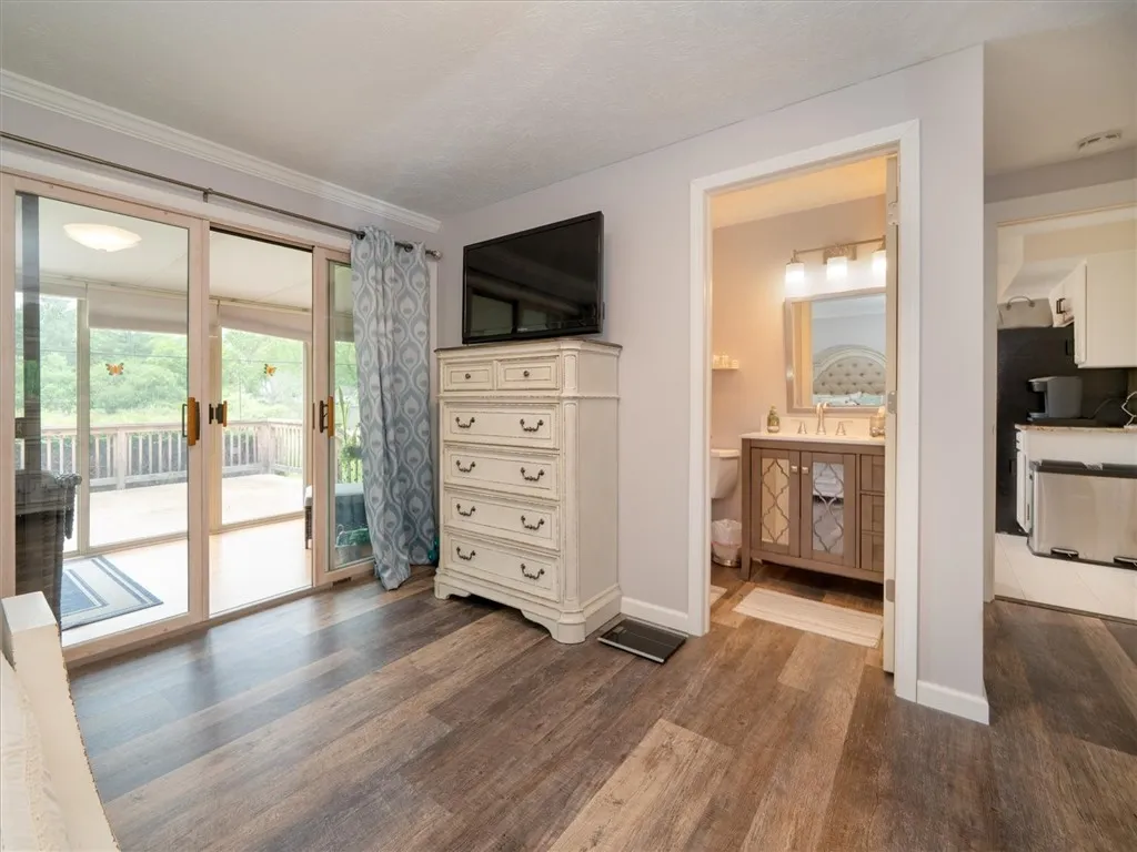 39 Sahara Dr, Gates, New York 14624, Gates, New York 14624, 4 Bedrooms Bedrooms, 7 Rooms Rooms,2 BathroomsBathrooms,Residential,Closed,39 Sahara Dr, Gates, New York 14624,R1609773