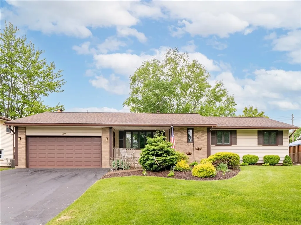 39 Sahara Dr, Gates, New York 14624, Gates, New York 14624, 4 Bedrooms Bedrooms, 7 Rooms Rooms,2 BathroomsBathrooms,Residential,Closed,39 Sahara Dr, Gates, New York 14624,R1609773