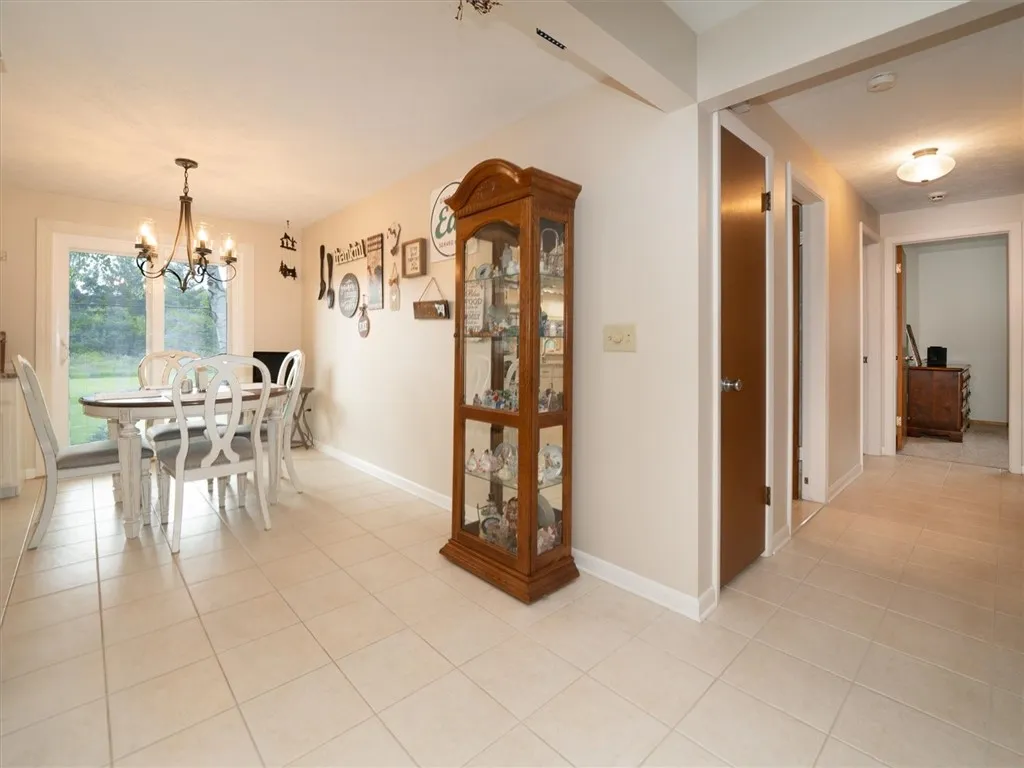 39 Sahara Dr, Gates, New York 14624, Gates, New York 14624, 4 Bedrooms Bedrooms, 7 Rooms Rooms,2 BathroomsBathrooms,Residential,Closed,39 Sahara Dr, Gates, New York 14624,R1609773
