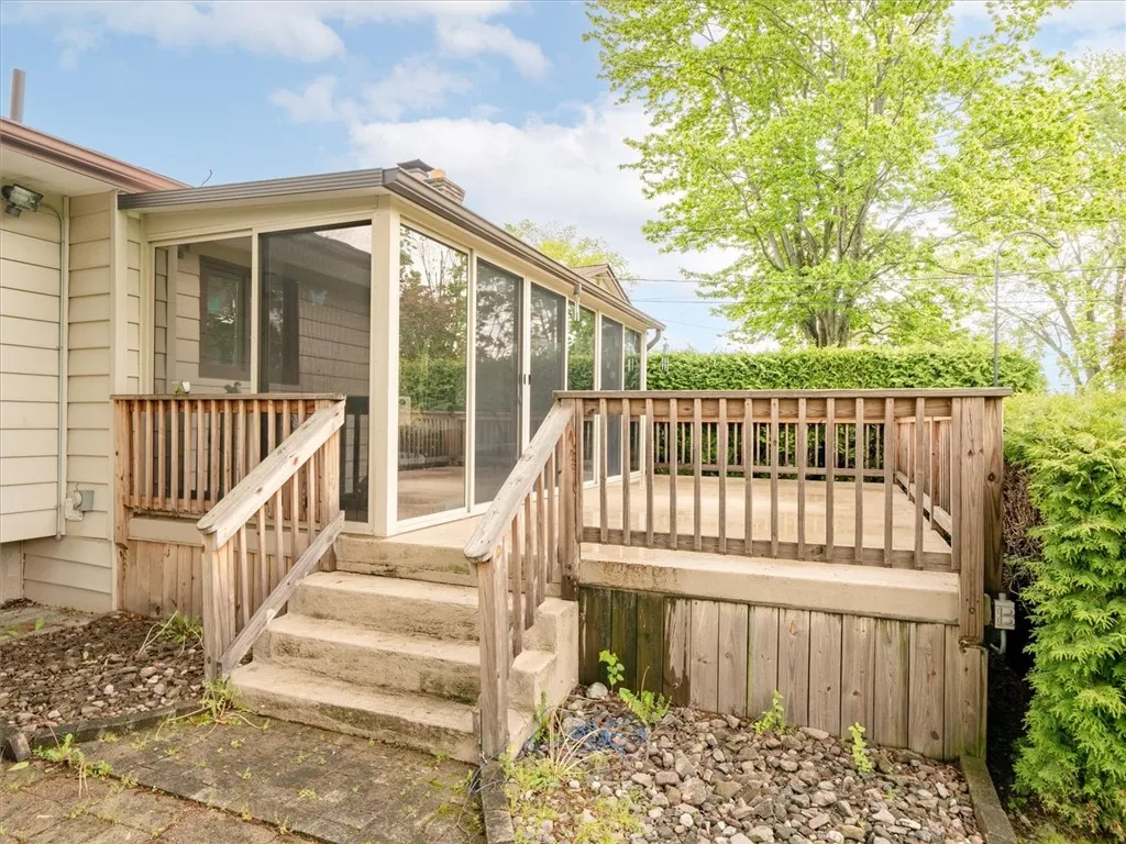 39 Sahara Dr, Gates, New York 14624, Gates, New York 14624, 4 Bedrooms Bedrooms, 7 Rooms Rooms,2 BathroomsBathrooms,Residential,Closed,39 Sahara Dr, Gates, New York 14624,R1609773