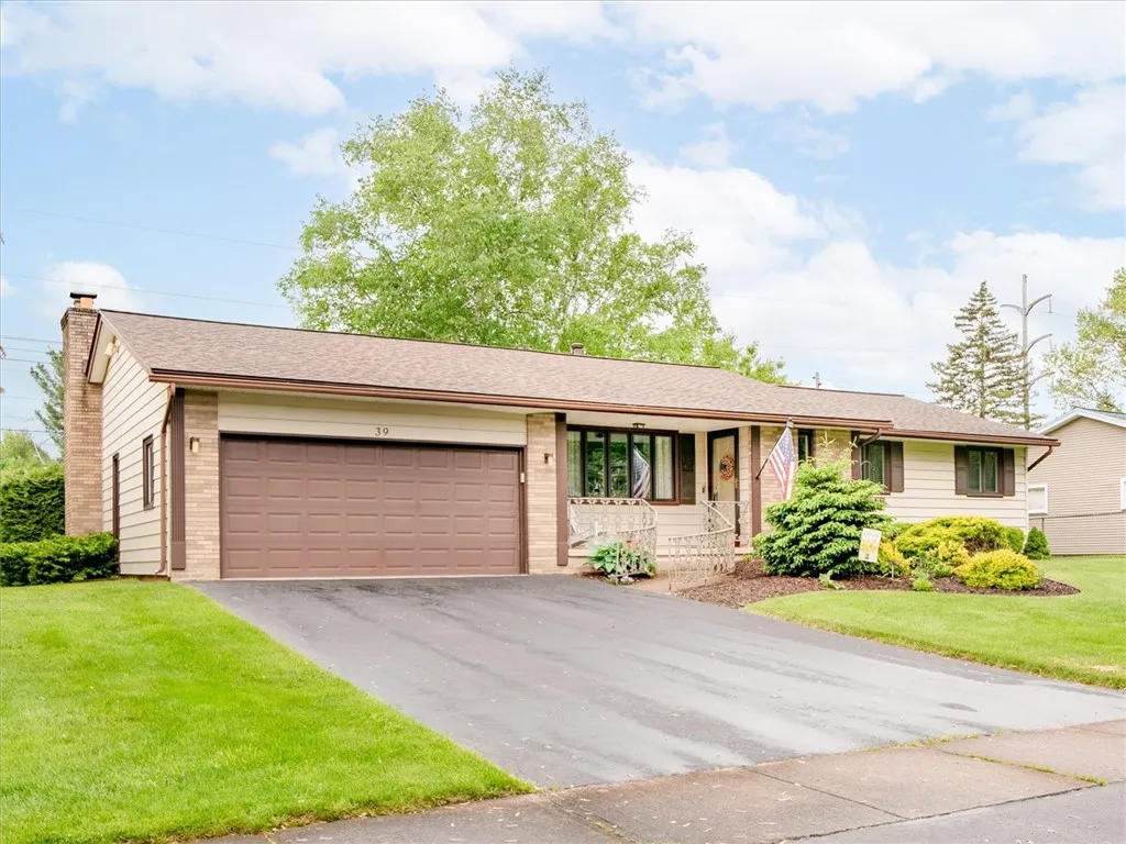 39 Sahara Dr, Gates, New York 14624, Gates, New York 14624, 4 Bedrooms Bedrooms, 7 Rooms Rooms,2 BathroomsBathrooms,Residential,Closed,39 Sahara Dr, Gates, New York 14624,R1609773