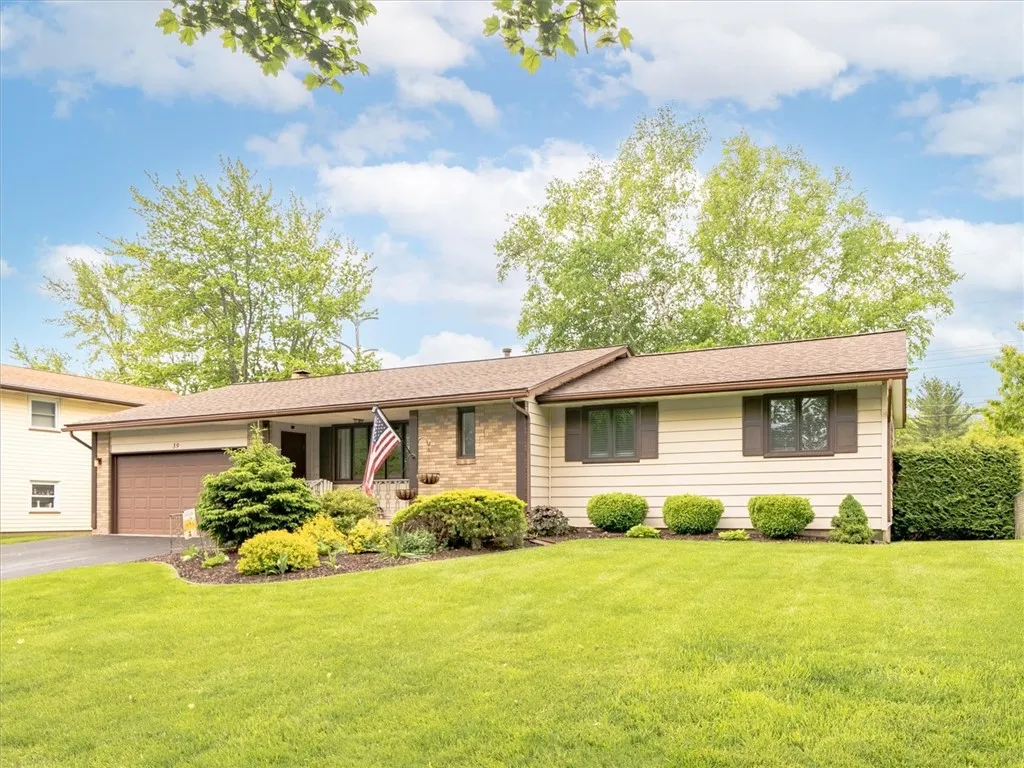 39 Sahara Dr, Gates, New York 14624, Gates, New York 14624, 4 Bedrooms Bedrooms, 7 Rooms Rooms,2 BathroomsBathrooms,Residential,Closed,39 Sahara Dr, Gates, New York 14624,R1609773