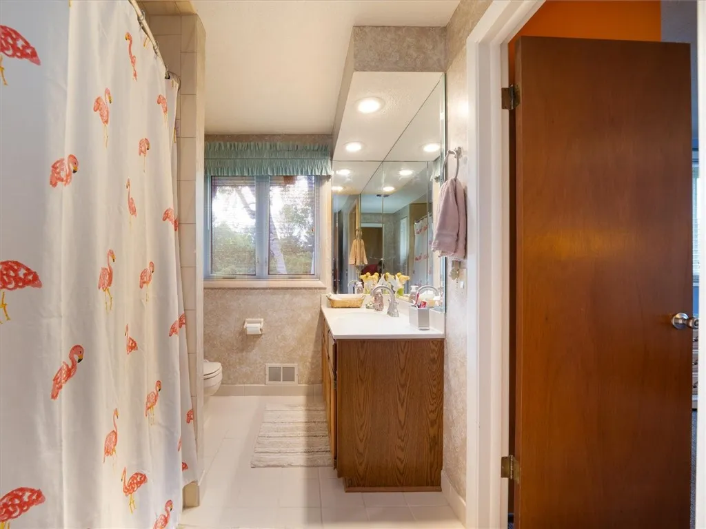 39 Sahara Dr, Gates, New York 14624, Gates, New York 14624, 4 Bedrooms Bedrooms, 7 Rooms Rooms,2 BathroomsBathrooms,Residential,Closed,39 Sahara Dr, Gates, New York 14624,R1609773