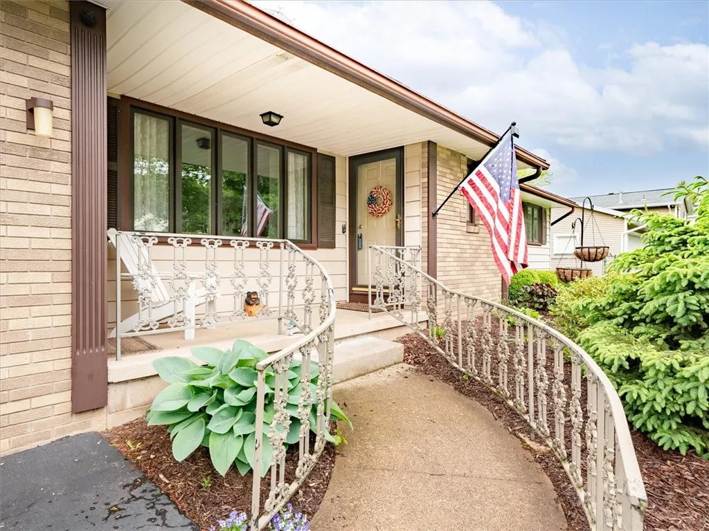 39 Sahara Dr, Gates, New York 14624, Gates, New York 14624, 4 Bedrooms Bedrooms, 7 Rooms Rooms,2 BathroomsBathrooms,Residential,Closed,39 Sahara Dr, Gates, New York 14624,R1609773
