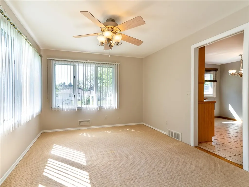 28 Kernwood Drive, Gates, New York 14624, Gates, New York 14624, 4 Bedrooms Bedrooms, 8 Rooms Rooms,1 BathroomBathrooms,Residential,Closed,28 Kernwood Drive, Gates, New York 14624,0,R1609332