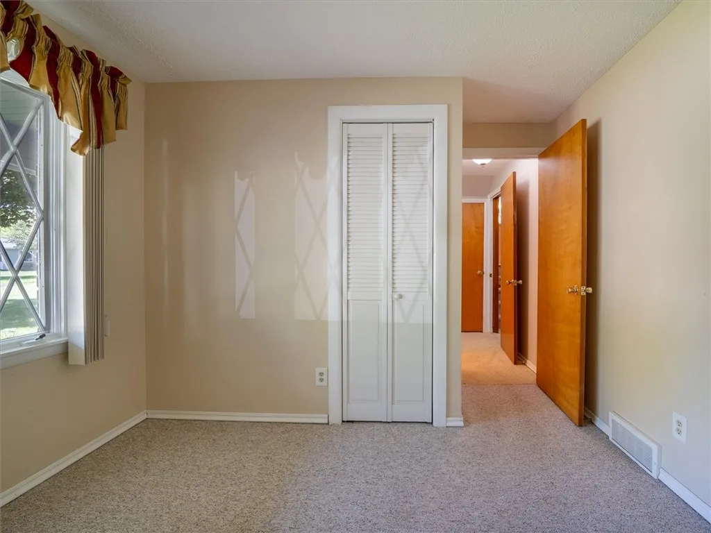 28 Kernwood Drive, Gates, New York 14624, Gates, New York 14624, 4 Bedrooms Bedrooms, 8 Rooms Rooms,1 BathroomBathrooms,Residential,Closed,28 Kernwood Drive, Gates, New York 14624,0,R1609332