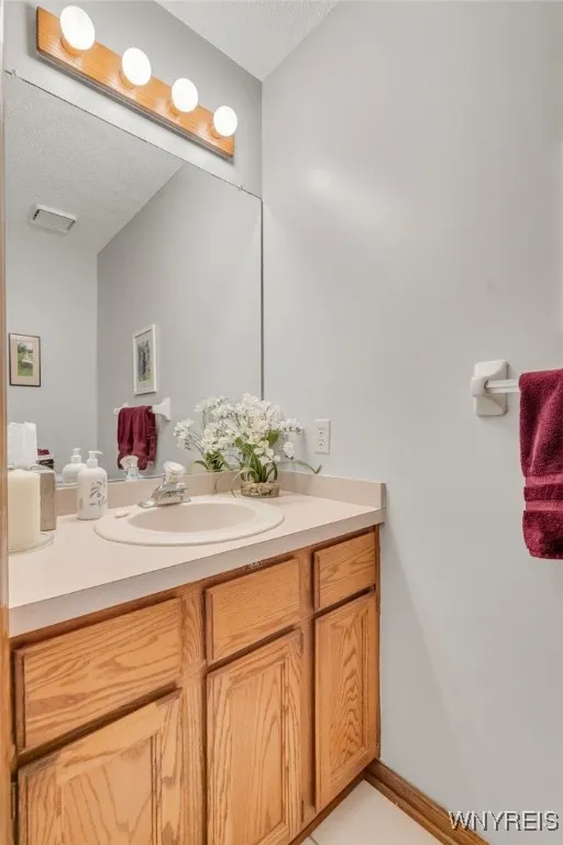 24 Bluejay Circle, Lancaster, New York 14086, Lancaster, New York 14086, 4 Bedrooms Bedrooms, 10 Rooms Rooms,2 BathroomsBathrooms,Residential,Closed,24 Bluejay Circle, Lancaster, New York 14086,0,B1609840