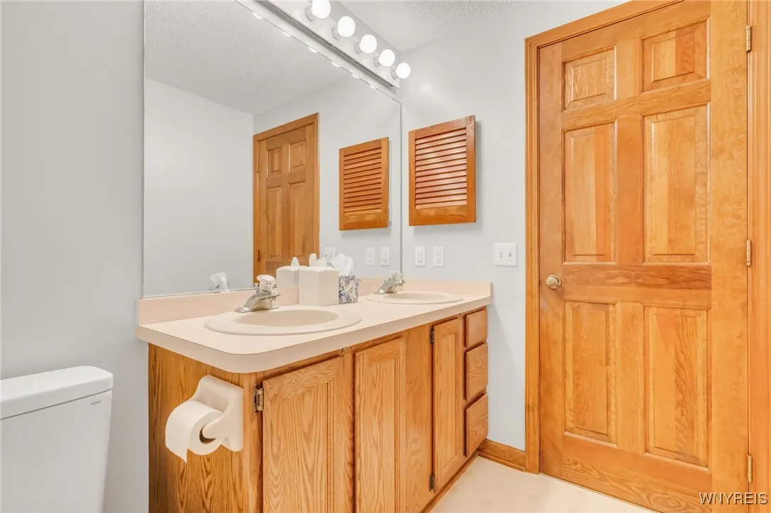 24 Bluejay Circle, Lancaster, New York 14086, Lancaster, New York 14086, 4 Bedrooms Bedrooms, 10 Rooms Rooms,2 BathroomsBathrooms,Residential,Closed,24 Bluejay Circle, Lancaster, New York 14086,0,B1609840