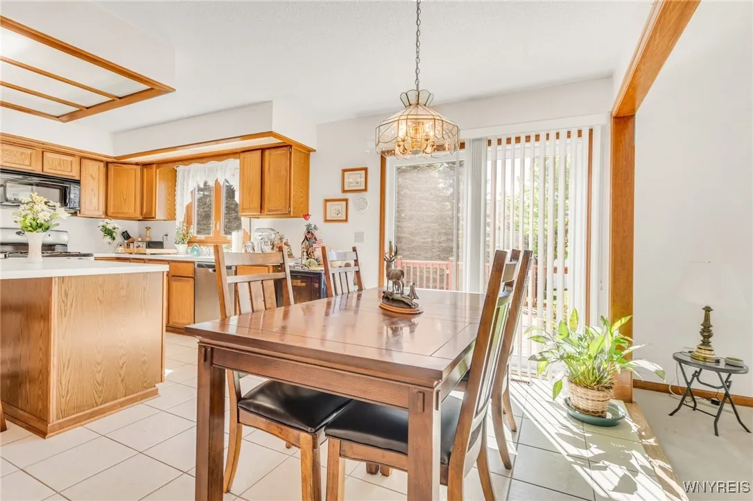 24 Bluejay Circle, Lancaster, New York 14086, Lancaster, New York 14086, 4 Bedrooms Bedrooms, 10 Rooms Rooms,2 BathroomsBathrooms,Residential,Closed,24 Bluejay Circle, Lancaster, New York 14086,0,B1609840