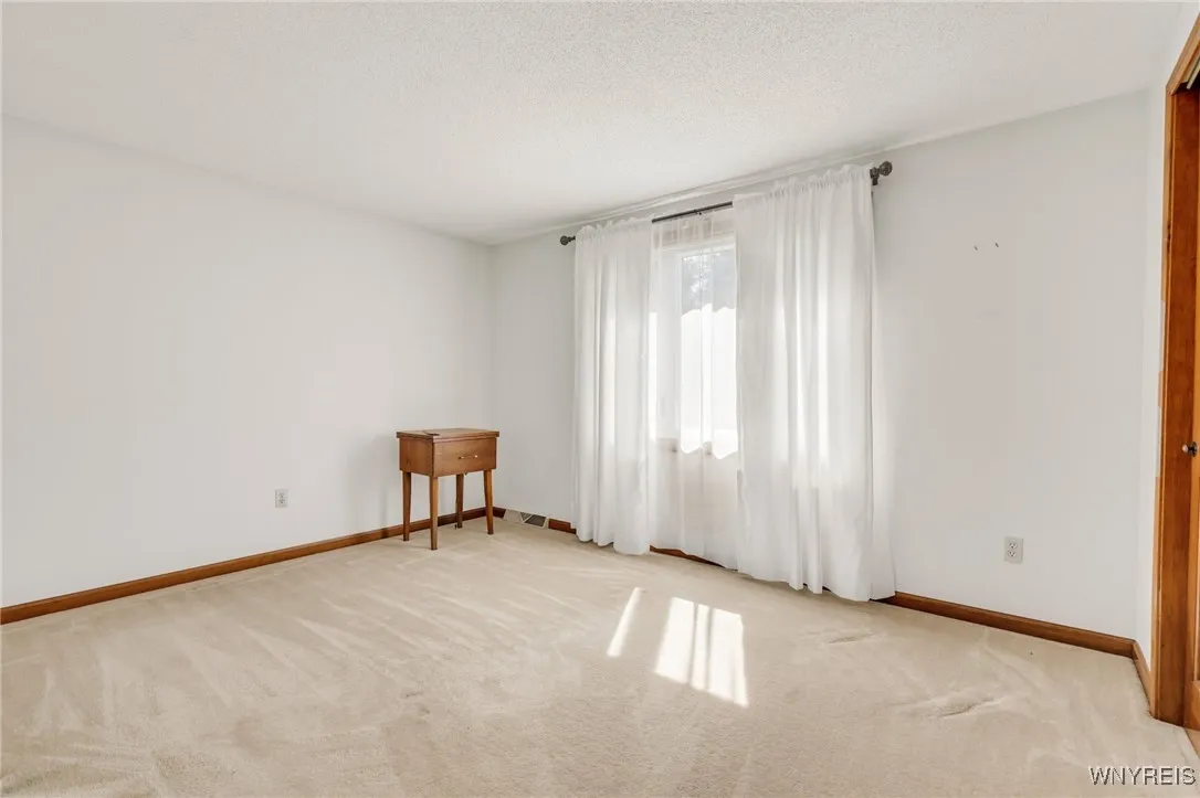 24 Bluejay Circle, Lancaster, New York 14086, Lancaster, New York 14086, 4 Bedrooms Bedrooms, 10 Rooms Rooms,2 BathroomsBathrooms,Residential,Closed,24 Bluejay Circle, Lancaster, New York 14086,0,B1609840