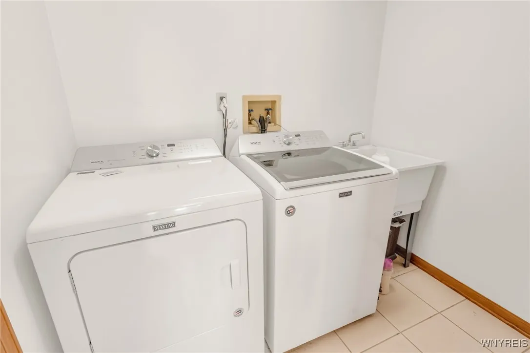 24 Bluejay Circle, Lancaster, New York 14086, Lancaster, New York 14086, 4 Bedrooms Bedrooms, 10 Rooms Rooms,2 BathroomsBathrooms,Residential,Closed,24 Bluejay Circle, Lancaster, New York 14086,0,B1609840
