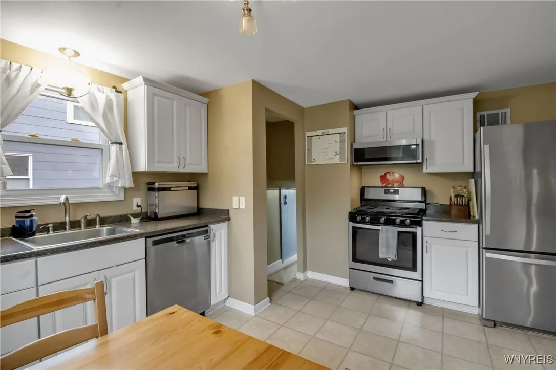 299 Huxley Drive, Amherst, New York 14226, Amherst, New York 14226, 4 Bedrooms Bedrooms, 7 Rooms Rooms,1 BathroomBathrooms,Residential,Closed,299 Huxley Drive, Amherst, New York 14226,B1609969