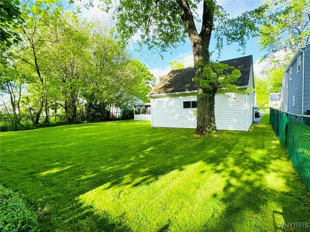 299 Huxley Drive, Amherst, New York 14226, Amherst, New York 14226, 4 Bedrooms Bedrooms, 7 Rooms Rooms,1 BathroomBathrooms,Residential,Closed,299 Huxley Drive, Amherst, New York 14226,B1609969